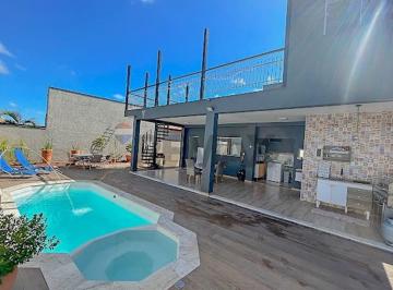 Casa · 194m² · 3 Quartos · 4 Vagas · Casa térrea  com três suítes piscina e  energia fotovoltaica