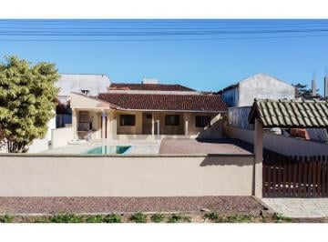 Casa · 123m² · 2 Quartos · 6 Vagas · Casa Térrea com 123m² a 500 metros da Praia de Itapoá R$ 799.000