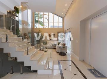 1 · Casa de condomínio com 496 m², 5 quartos sendo 5 suítes à venda no bairro Campo Comprido.