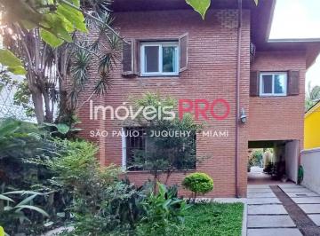 Casa · 302m² · 5 Quartos · 2 Vagas · Casa generosa para renovar e transformar em seu projeto, excelente localização!