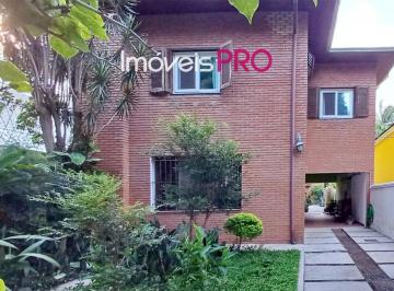 Casa · 302m² · 5 Quartos · 2 Vagas · Casa generosa para renovar e transformar em seu projeto, excelente localização!