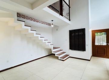Casa · 95m² · 2 Quartos · 2 Vagas · Casa em Lagoa da Conceição, Florianópolis/SC de 95m² 2 quartos para locação R$ 5.500,00/mes