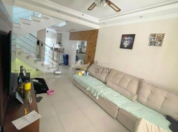 Casa · 160m² · 3 Quartos · 3 Vagas · Oportunidade - Casa Sobrado - Residencial De Ville - 3 Dormitórios - 180m² - Estuda Permuta.