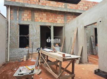 Casa · 125m² · 3 Quartos · 1 Vaga · Casa com 3 quartos sendo 1 suíte disponível para venda no bairro Novo Mundo em Uberlândia-MG