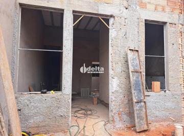 Casa · 125m² · 3 Quartos · 1 Vaga · Casa com 3 quartos sendo 1 suíte disponível a venda no bairro Novo Mundo em Uberlândia-MG