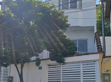 Casa · 70m² · 2 Quartos · 1 Vaga · Casa Duplex no Largo do Barradas, Niterói/RJ