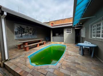 Casa de 4 quartos, Peruíbe · Casa na praia com 4 quartos e piscina em Peruíbe.