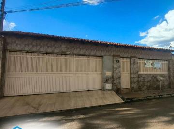 Casa de 3 quartos, Valparaíso de Goiás · 3 quartos sendo 1 suíte - Vaga para 3 carros - Piscina e churrasqueira