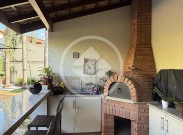 Casa · 255m² · 4 Quartos · 4 Vagas · Casa em condomínio fechado, porteira fechada, 3 dormitórios, escritório, sala de TV, área gourmet