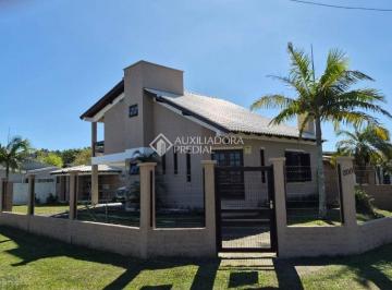Casa · 150m² · 2 Quartos · Casa 2 dormitórios com suite na Praia do Barco em Capão