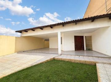 Imagem 1 · Casa à Venda no Setor Garavelo — 3 Quartos, 1 Suíte | 182m²