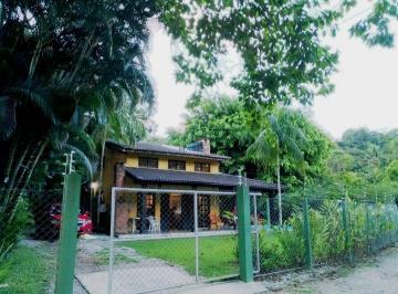 Casa · 190m² · 4 Quartos · 4 Vagas · Casa Ampla em Condomínio Fechado – 4 Quartos com Piscina e Amplo Quintal In