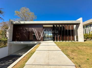 Casa · 563m² · 4 Quartos · 4 Vagas · Casa com 4 suítes e sofisticação no Aldeia do Vale