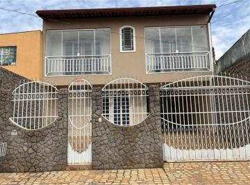 Casa · 230m² · 4 Quartos · 3 Vagas · Sobrado - 4 Quartos - Área Gourmet - Samambaia Norte - QR 404 - Brasília