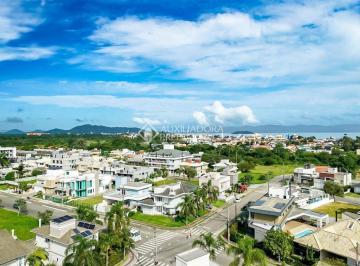 Casa · 126m² · 3 Quartos · 1 Vaga · Oportunidade Única! Casa com Móveis Planejados e 3 Quartos em Florianópolis
