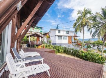 Casa · 300m² · 6 Quartos · 4 Vagas · ? Seu Refúgio na Barra da Lagoa!