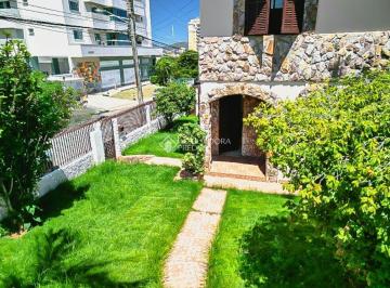 Casa · 342m² · 5 Quartos · 4 Vagas · CONFORTO E EXCLUSIVIDADE: A CASA DOS SONHOS EM BARREIROS!