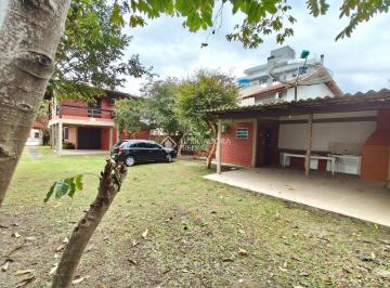 Casa · 135m² · 3 Quartos · 3 Vagas · Casa a apenas 100 metros da praia em Canasvieiras - Excelente oportunidade para morar ou investir