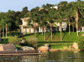 Casa · 1020m² · 5 Quartos · Casa na Lagoa da Conceição  na beira da água e inspirada nas casas portuguesas .
