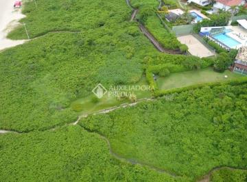 Casa · 150m² · 5 Quartos · ?? Pé na Areia! Terreno de 1.809 m² com 2 casas na Praia do Santinho - Florianópolis