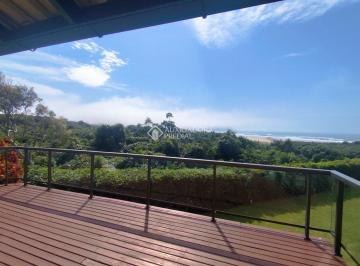 Casa · 150m² · 5 Quartos · ?? Pé na Areia! Terreno de 1.809 m² com 2 casas na Praia do Santinho - Florianópolis