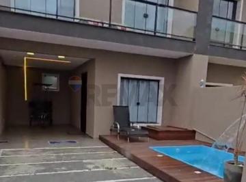 Casa · 132m² · 3 Quartos · 3 Vagas · Sobrado Moderno em Guaratuba, Piscina e Conforto
