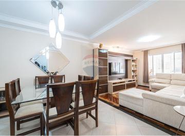 Casa · 152m² · 3 Quartos · 4 Vagas · Excelente sobrado com 3 suítes, prontinho para entrar e morar!