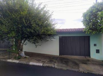 Casa · 129m² · 3 Quartos · 4 Vagas · Casa Padrão em Araraquara
