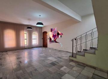 Casa · 220m² · 3 Quartos · 2 Vagas · Sobrado para locação em Rudge Ramos! 3 quartos, 1 suíte, 2 vagas. R$ 3.900,00