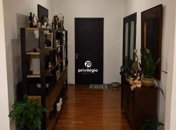 Apartamento · 103m² · Apartamento com 3 quartos, 3 banheiros e uma vaga de garagem