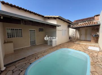 Casa · 300m² · 3 Quartos · 4 Vagas · Casa residencial com 3 quartos sendo 1 suíte disponível para locação no bairro Brasil em Uberlândia-