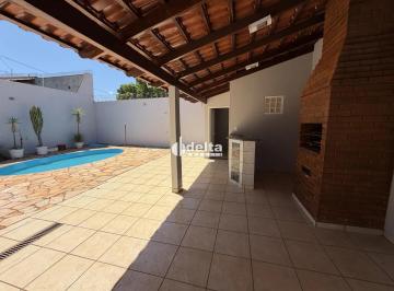 Photo 1 · Casa residencial com 4 quartos sendo 2 suítes disponível para locação no bairro