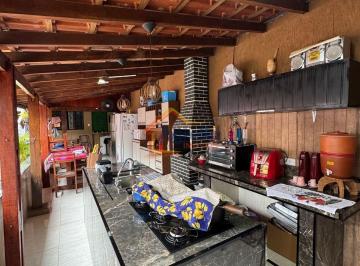 Casa · 140m² · 3 Quartos · 2 Vagas · QUINTAL, GARAGEM COBERTA E ESPAÇO PARA FERRAMENTAS
