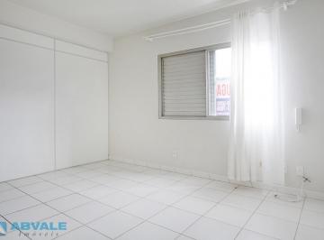 Apartamento · 28m² · 1 Quarto · No CENTRO, com cozinha com armários -