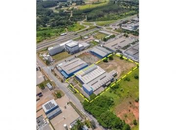Comercial · 3857m² · 20 Vagas · Galpão / Depósito / Armazém para alugar em Distrito Industrial Alfredo Relo de 3857.00m² com 20 Gara