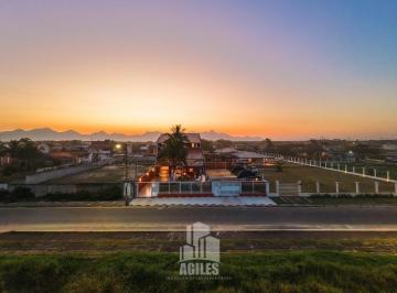 Casa · 743m² · 6 Quartos · 8 Vagas · Triplex frente mar com 7 quartos e elevador