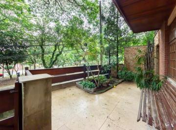 Casa · 254m² · 4 Quartos · Sobrado à Venda em Alto de Pinheiros | 4 Dormitórios, 2 Suítes, Frente para Praça e 3 Vagas