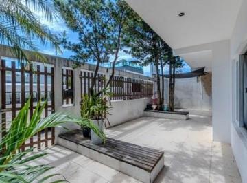 d4344db9-9b6f-42c0-8020-5d21f0e65cb6 · Casa para venda em Centro com 5 quartos, sendo 1 suíte, 300m²