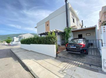 ed2143e6-78c9-4af2-98f4-d2a8cc769812 · Casa para venda em São João do Rio Vermelho com 3 quartos, sendo 1 suíte, 166m²