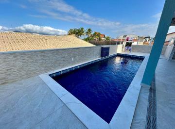 Casa de 4 quartos, Peruíbe · Casa à 50m do mar com 4 quartos e piscina em Peruíbe.
