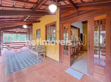 Varanda · Casa charmosa e aconchegante, próxima ao lago, em localização privilegiada no Re