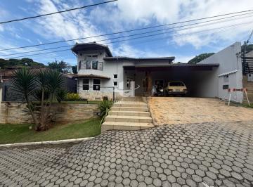 Casa · 350m² · 3 Quartos · 2 Vagas · Locação de casa ampla com 3 quartos, suíte com closet, mezanino e área gourmet e
