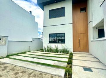 Casa · 123m² · 3 Quartos · 2 Vagas · Casa em condomínio com 3 quartos, suíte, pátio e churrasqueira