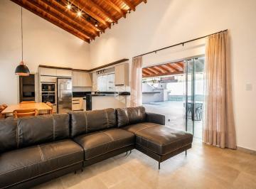 Casa · 126m² · 3 Quartos · 2 Vagas · Compre casa a 50 metros da praia de Mariscal, Bombinhas SC