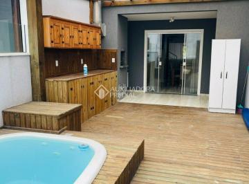 Casa · 123m² · 2 Quartos · 2 Vagas · Sobrado mobiliado com piscina à venda no bairro Ingleses - Norte da Ilha