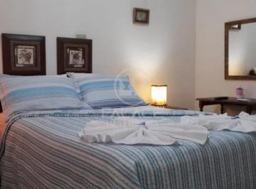 Casa · 280m² · 5 Quartos · 4 Vagas · Casa para venda em Centro de 280.00m² com 5 Quartos, 5 Suites e 4 Garagens