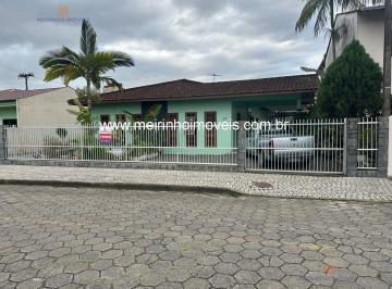 Foto 01 · Casa à Venda em Guanabara, Joinville - 1 Suíte, 2 Dormitórios, Piscina, Edícula com Churrasqueira -