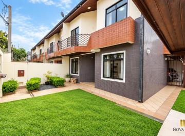 Casa · 172m² · 3 Quartos · 3 Vagas · Casa de esquina no Santa Quitéria/Vila Izabel com 3 quartos, 3 vagas e quintal