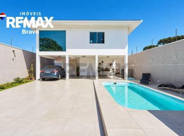Casa · 300m² · 4 Quartos · 10 Vagas · Descubra Seu Novo Lar no Bairro Guabirotuba em Curitiba!