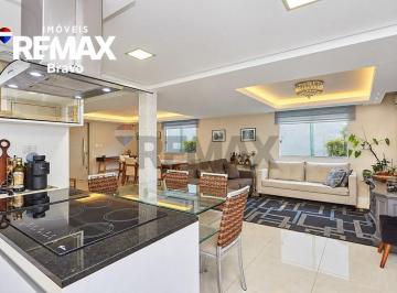 Casa · 300m² · 4 Quartos · 10 Vagas · Descubra Seu Novo Lar no Bairro Guabirotuba em Curitiba!